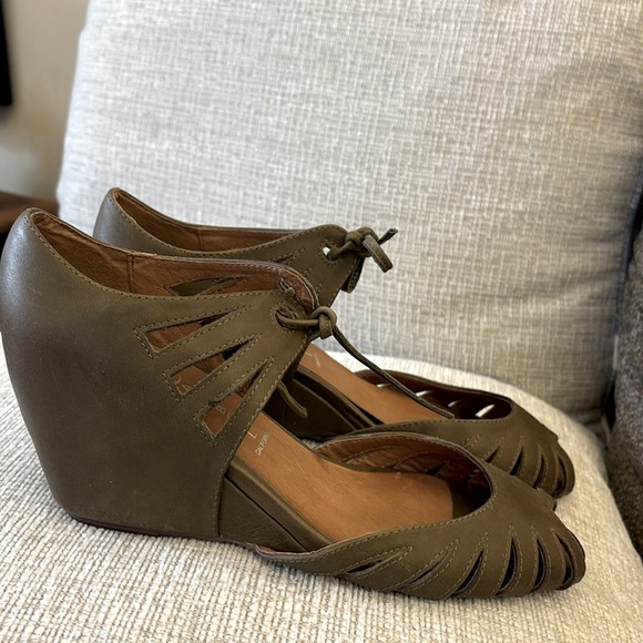 Jeffrey Campbell Leather
Wedge Peep Toe Sandals Ankle
Lace Up Closure Size 9 - Picture 6 of 10